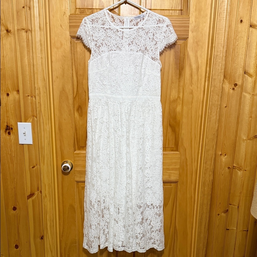 Ticosa White Lace Maxi Dress, Size Large with Cap Sleeves.  Wedding, Prom Formal